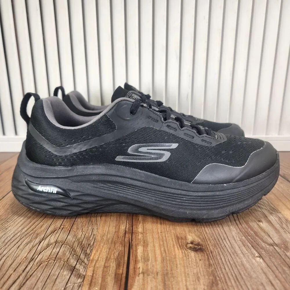 Skechers GOrun Max Cushioning Arch Fit Mens Sz 7 Extra Wide Black Running Shoes